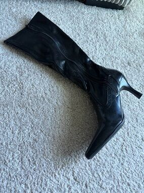 Classic Black Knee-High Pointed-Toe Women's Boot